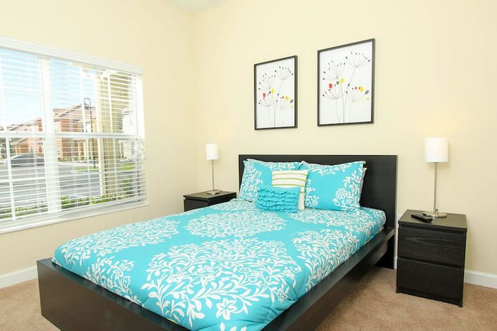 Room 6 of 18