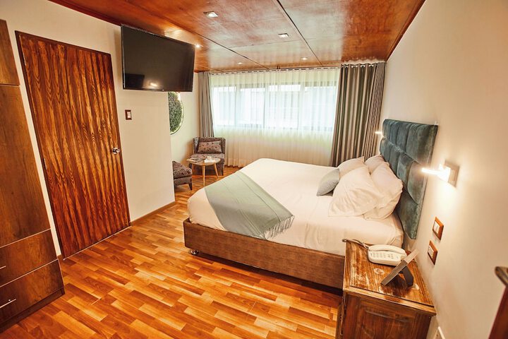 Room 10 of 28