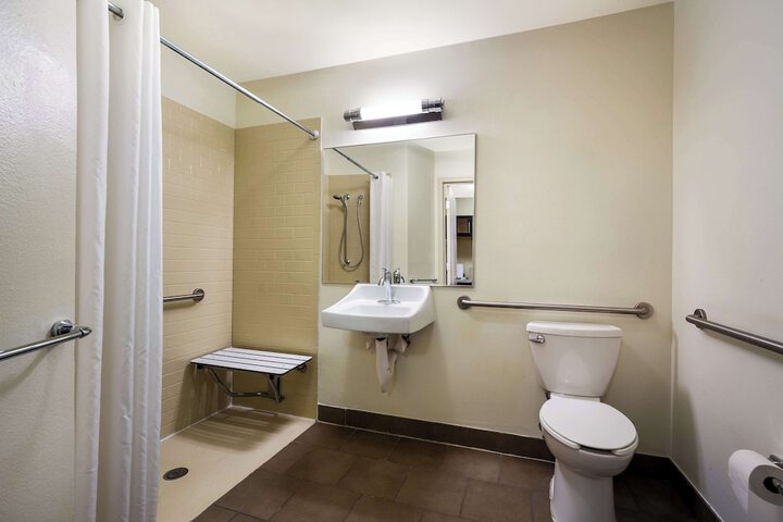 Mobility Accessible Studio Suite Queen Bathtub (29 of 30)