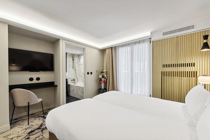 Room 26 of 120