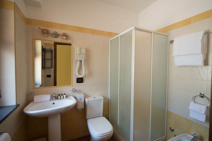 Room 27 of 51