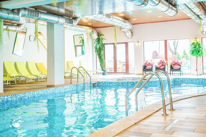 Pool 40 of 67