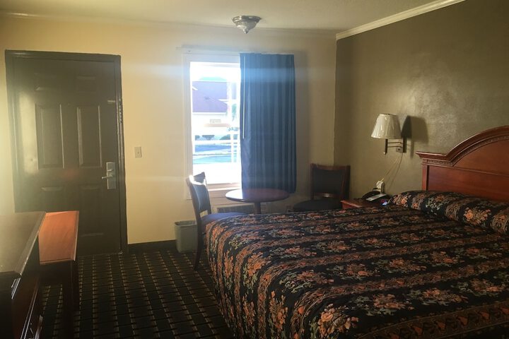 1 King Bed (6 of 12)