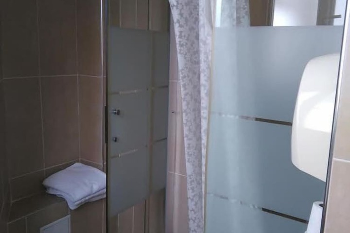 Room 52 of 61