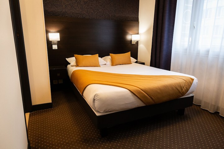 Room 13 of 21