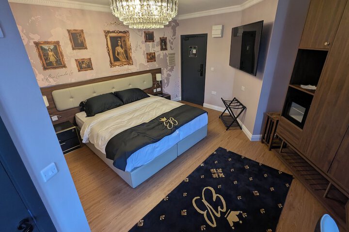 Room 5 of 117