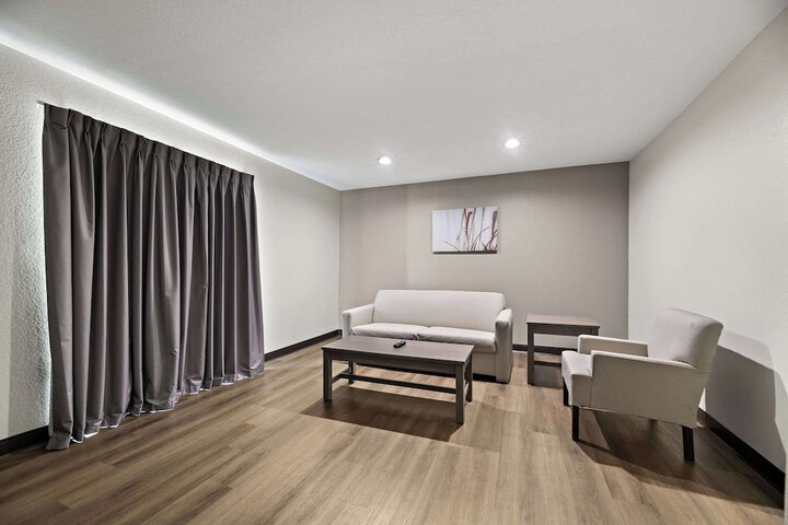 1 King Bed Suite (11 of 18)