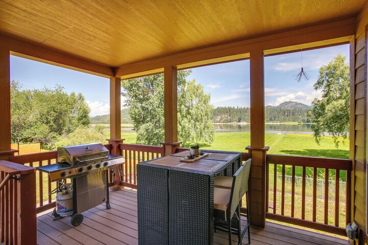 Newport Riverfront Home w / Deck + Fire Pit!