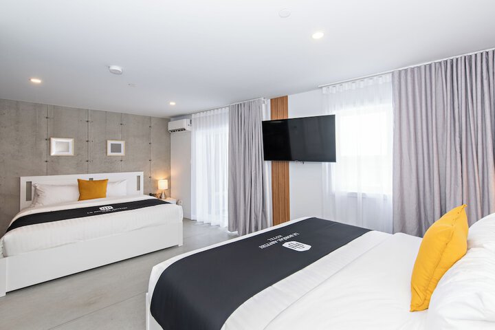 Room 9 of 25