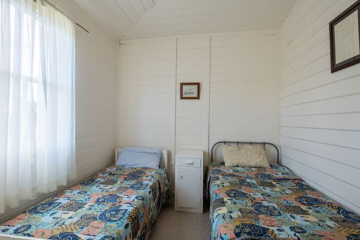 Room 9 of 12