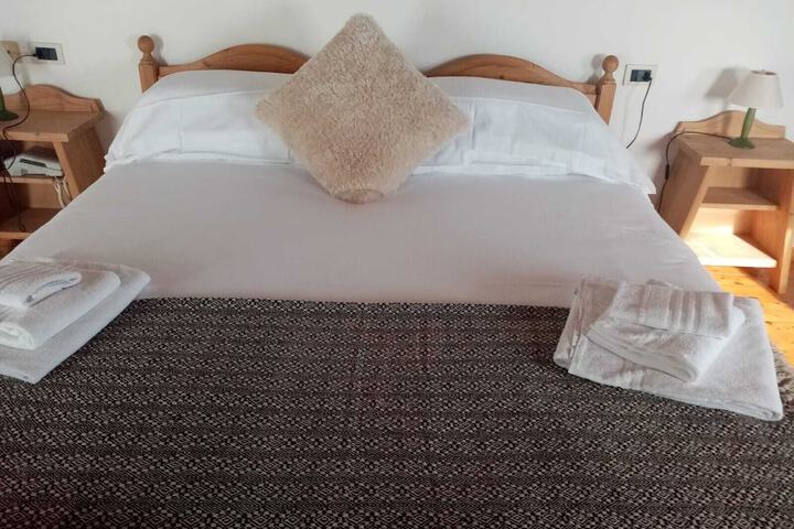 Room 9 of 38