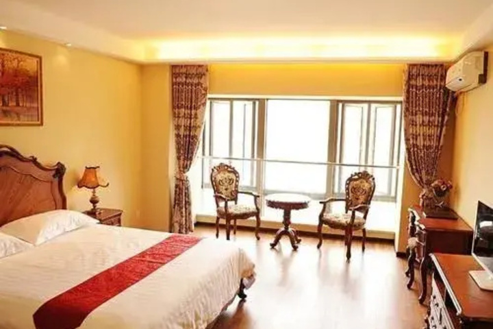 Room 6 of 14