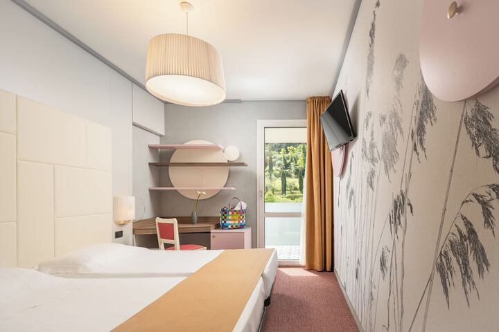 Room 14 of 68
