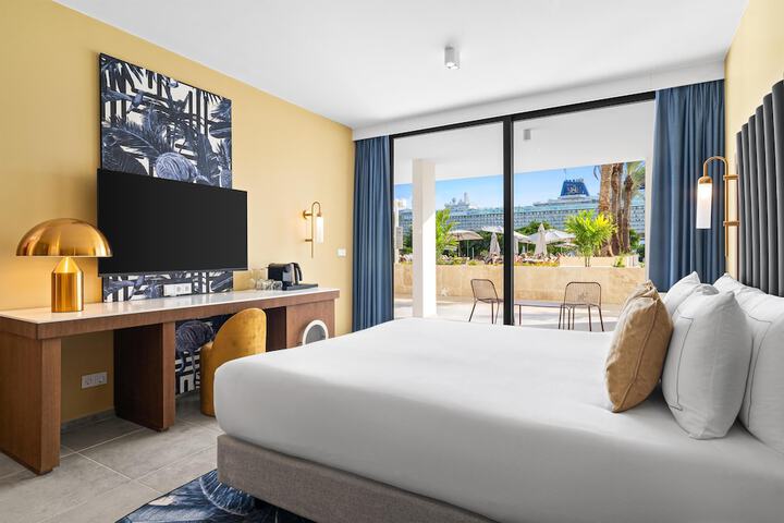 Room 43 of 170