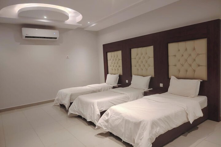 Room 13 of 31