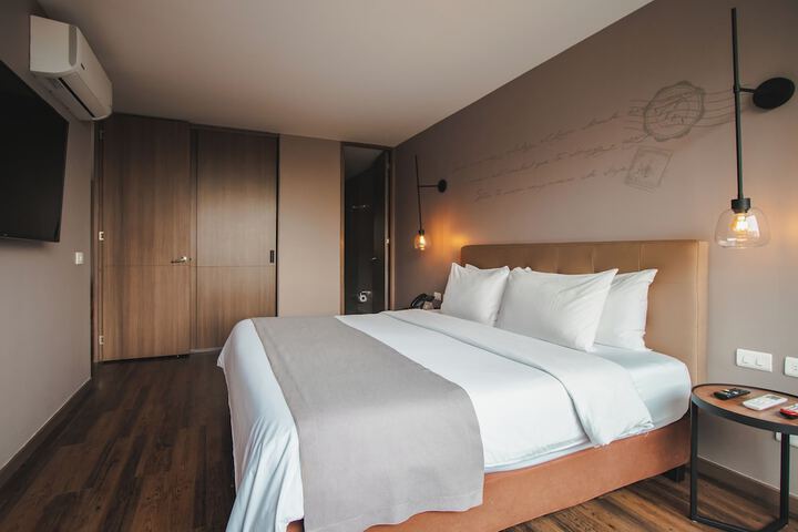 Room 14 of 60