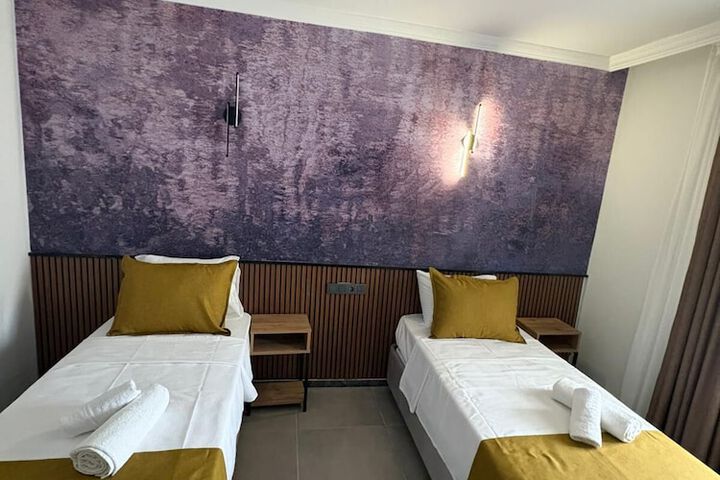 Room 6 of 31