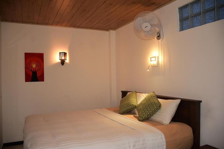 Room 16 of 66