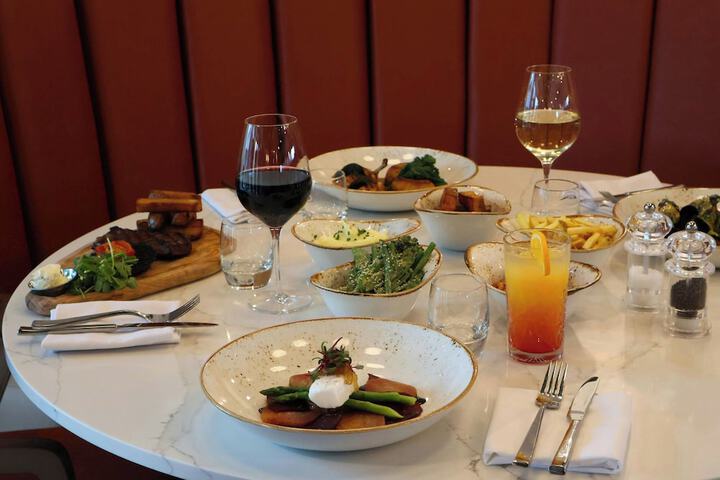 Dining 38 of 82