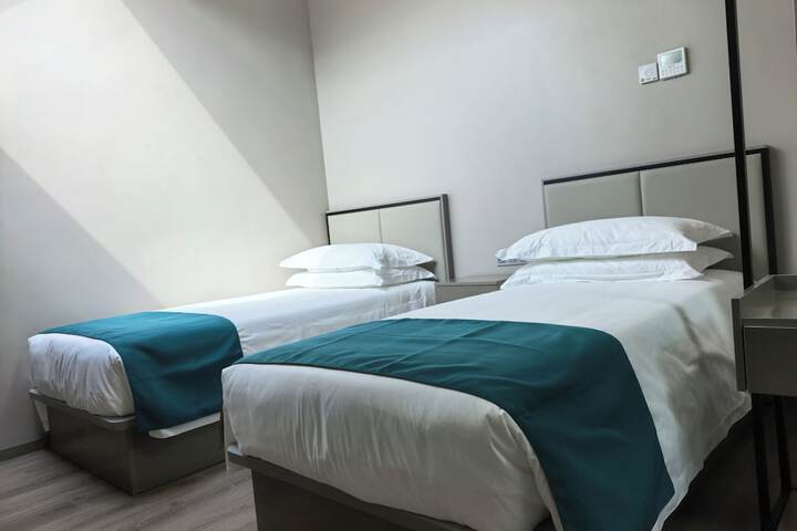 Room 10 of 27