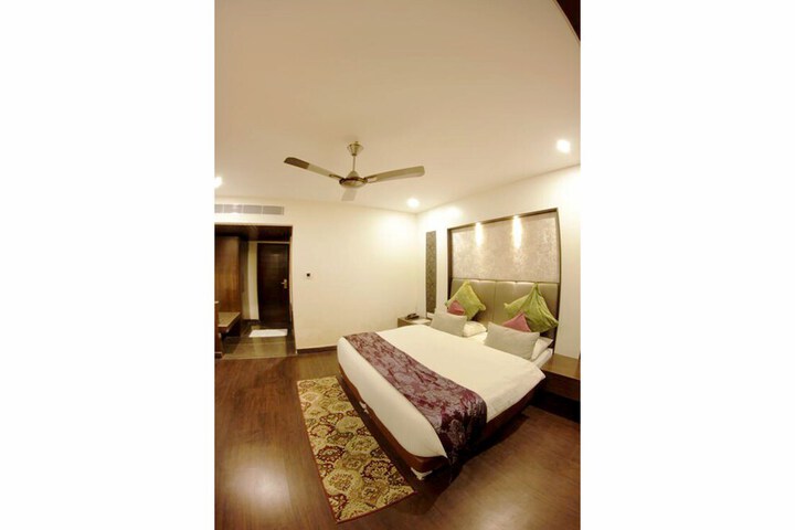 Room 13 of 81