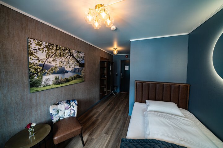 Room 6 of 50