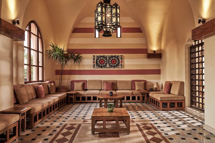 Entrance & Lobby