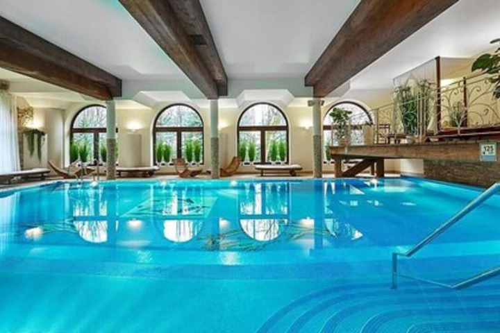 Hotel Pool