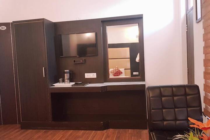 Room 12 of 30