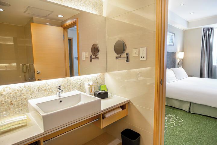 Room 32 of 85