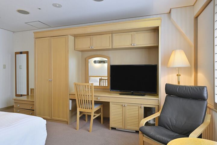 Room 18 of 92