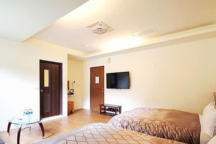 Room 17 of 40