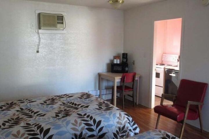 Room 4 of 8