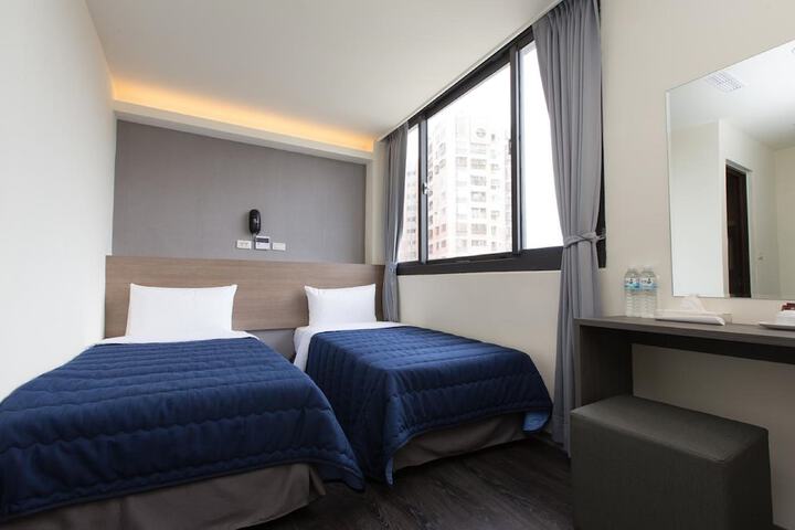 Room 13 of 40
