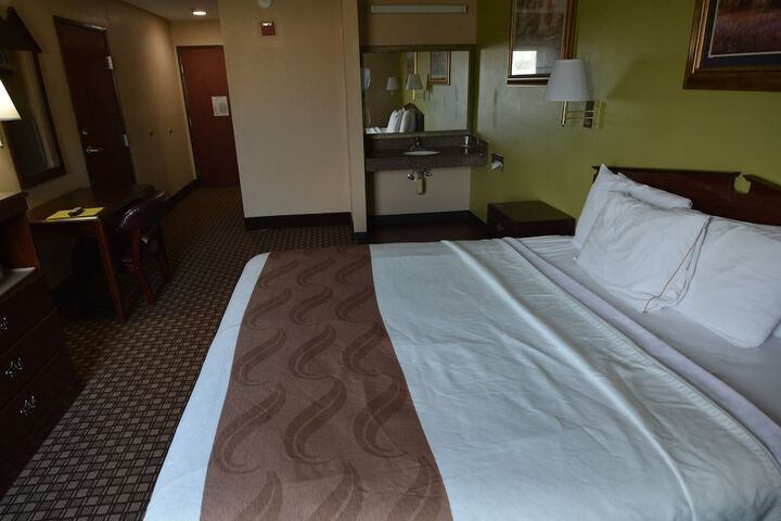 1 King Bed (9 of 10)