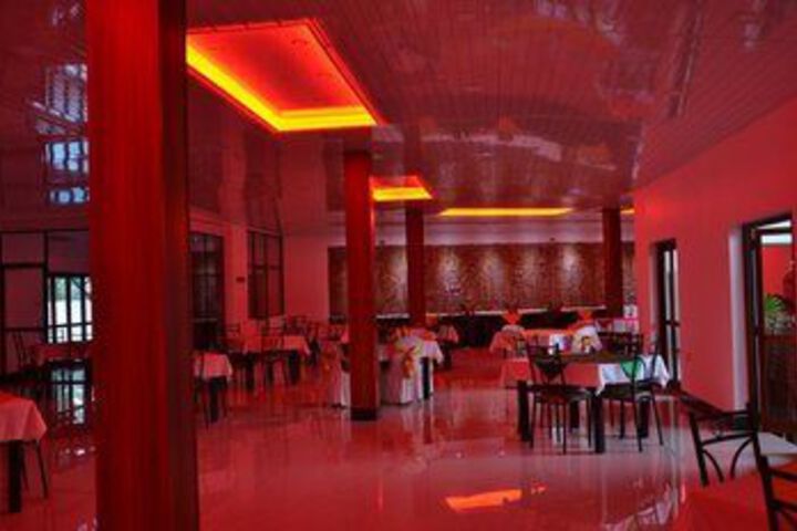 Dining 16 of 17