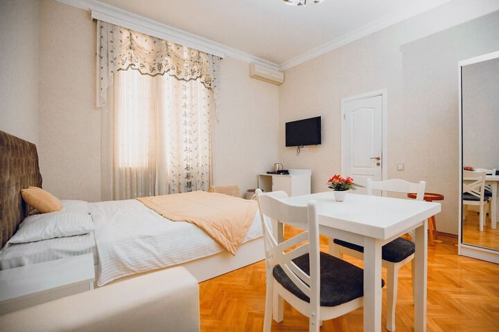 Room 6 of 24