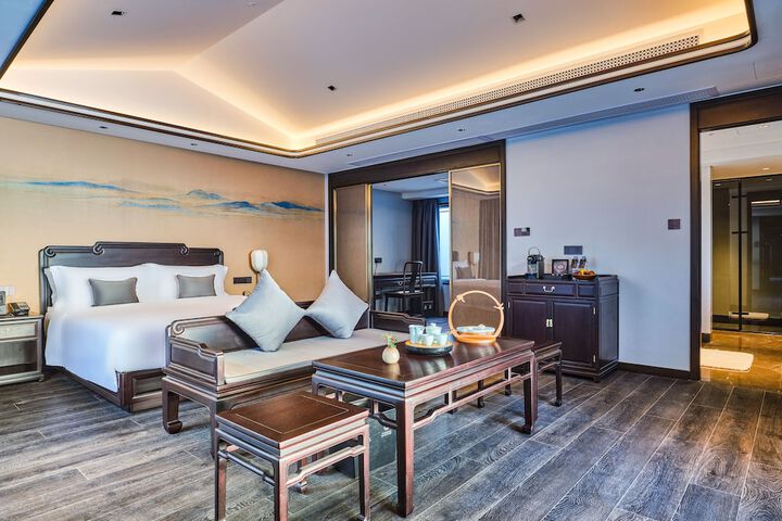 Room 9 of 50