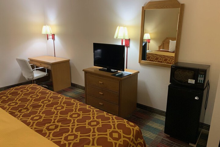 Room 10 of 26