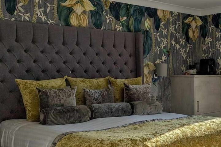 Room 12 of 66