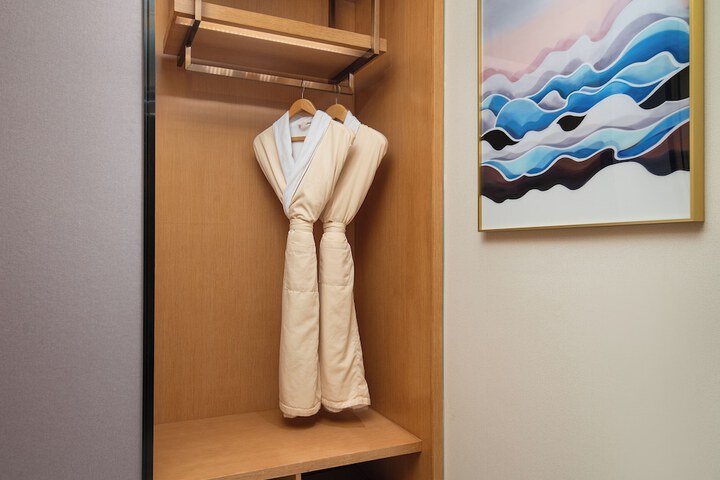 Room 19 of 73
