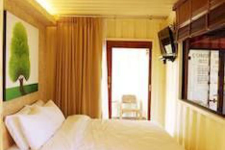 Room 8 of 23