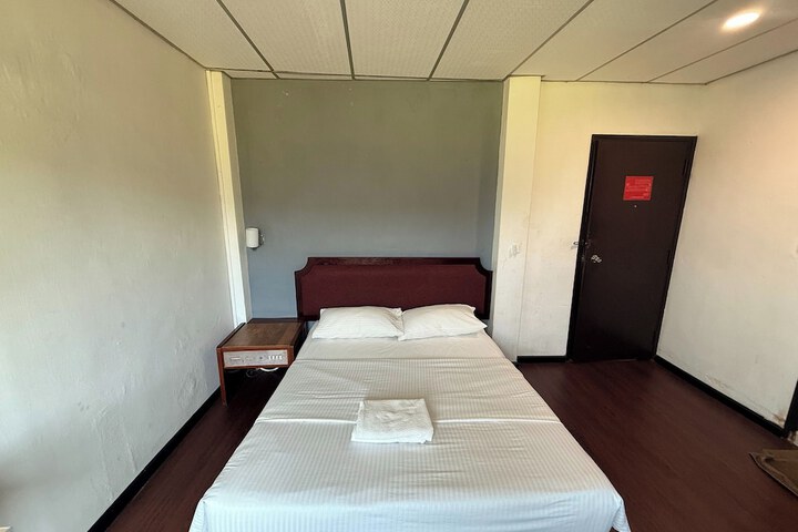 Room 24 of 86