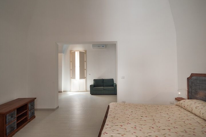 Room 17 of 76