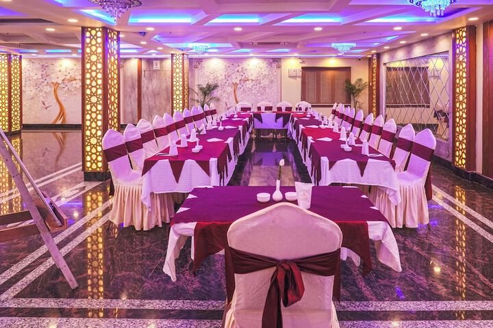 Ballroom/Hall 34 of 43