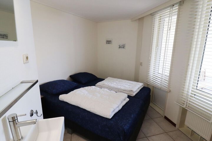 Room 2 of 154