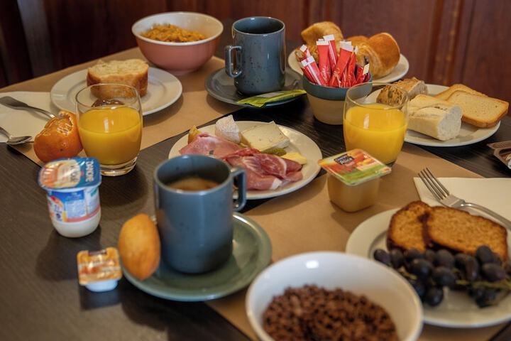 Breakfast/Coffee Service 27 of 45