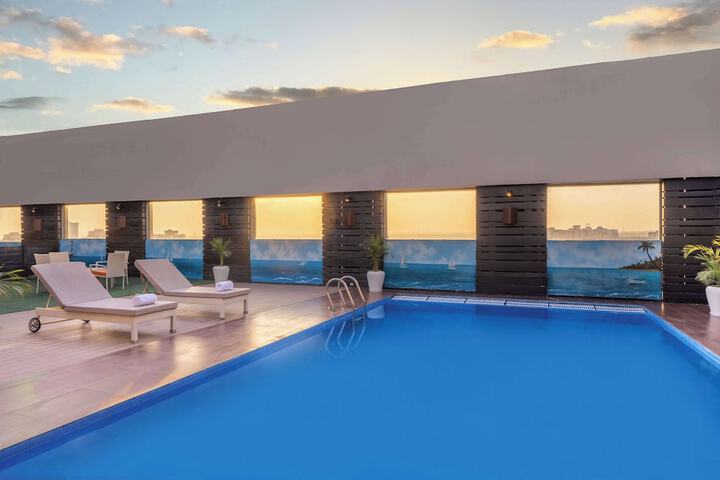 Pool Hotel