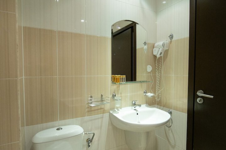 Room 24 of 43