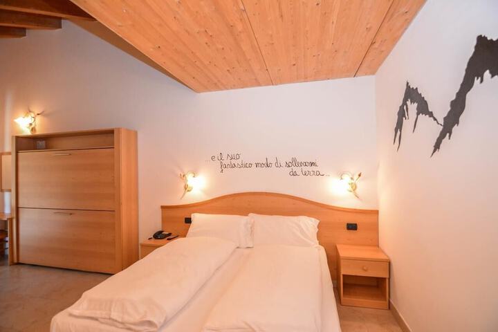 Room 4 of 31
